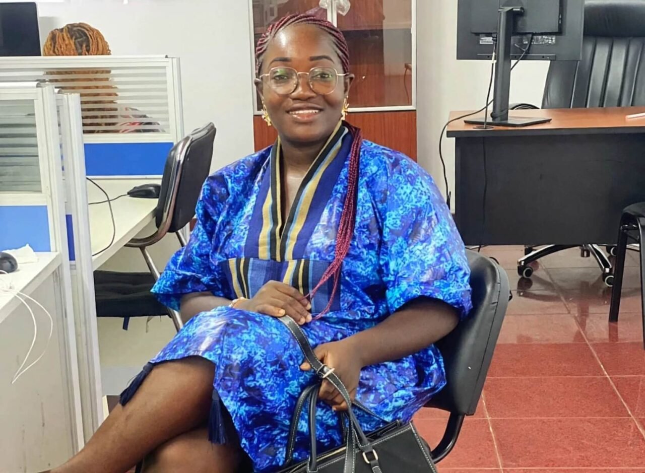 https://elmiralabs.net/wp-content/uploads/2026/08/La-dame-au-bureau-1280x939.jpg
